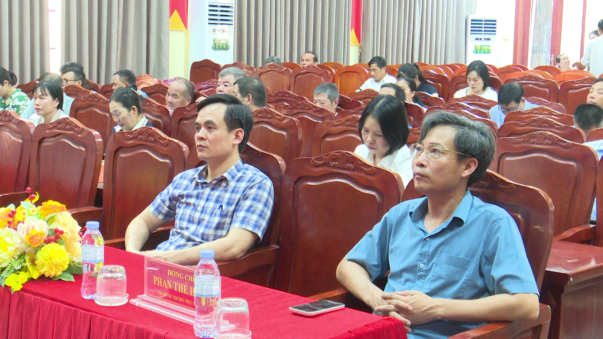 Phường Yên Dũng tham dự Hội nghị Báo cáo viên tháng 6 năm 2026.mp4