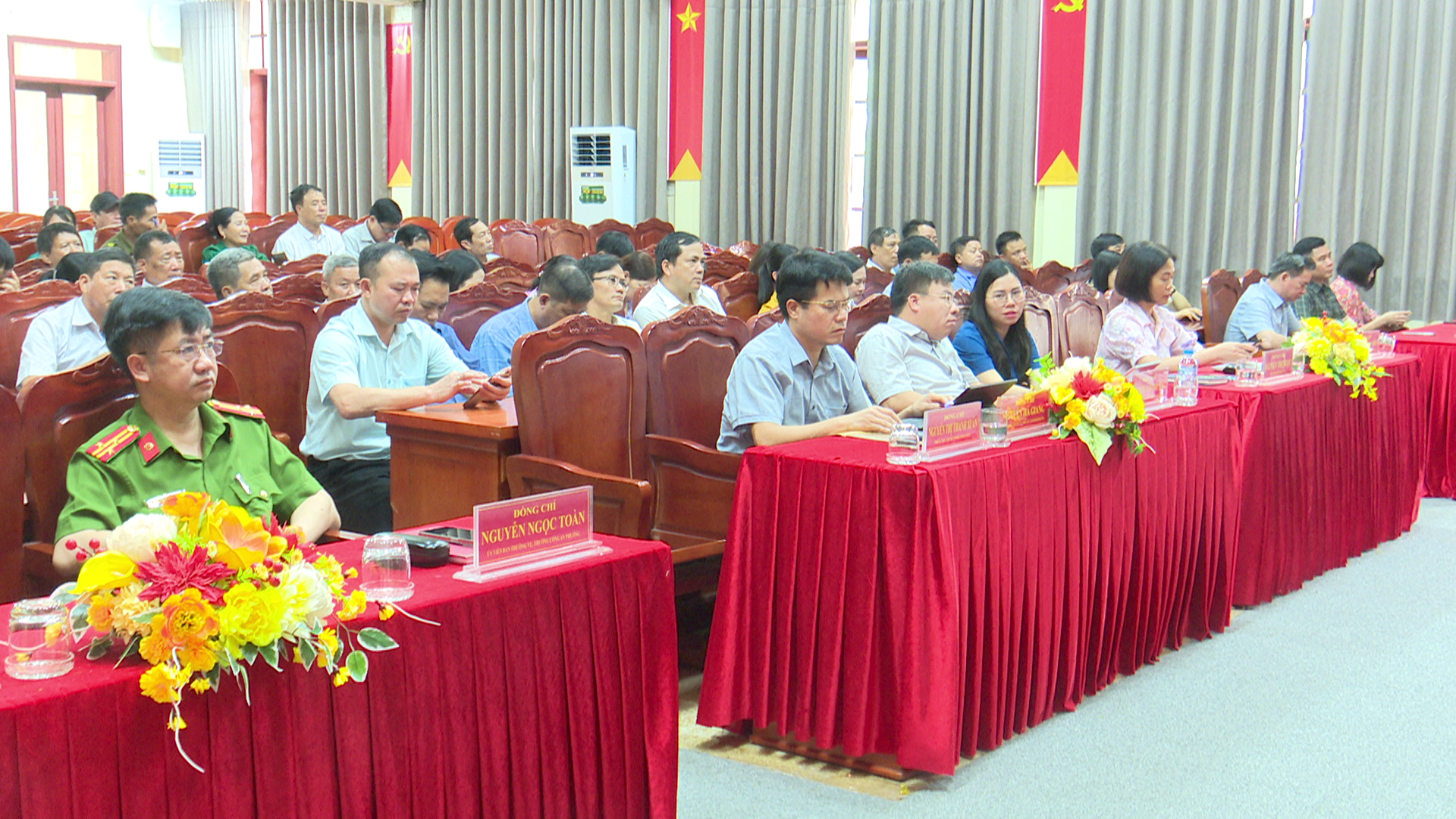 Phường Yên Dũng tham dự Hội nghị thông tin chuyên đề cho cán bộ chủ chốt 6 tháng đầu năm 2026.mp4
