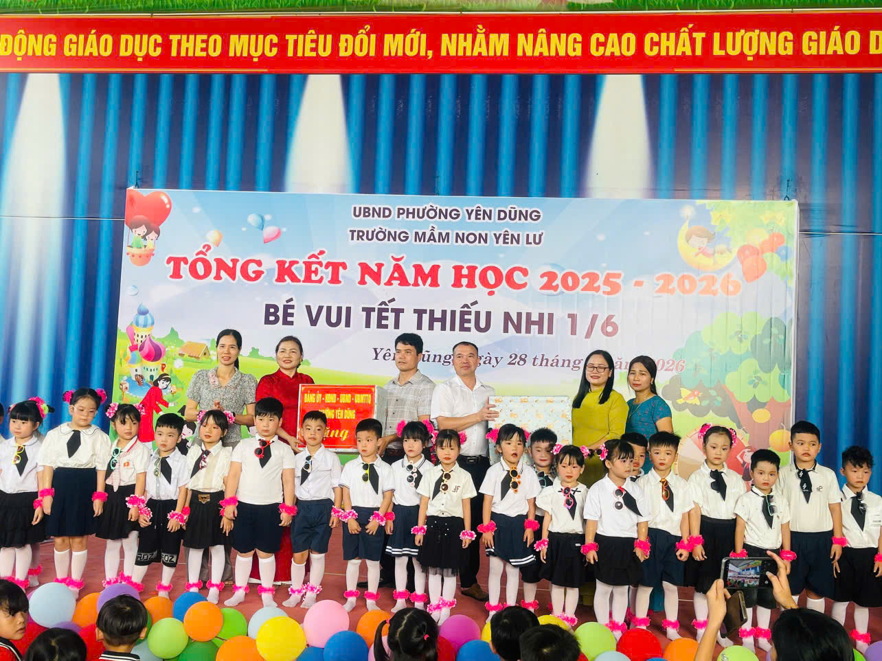 Phường Yên Dũng thăm, tặng quà thiếu nhi các trường mầm non nhân dịp Quốc tế Thiếu nhi 1/6.mp4